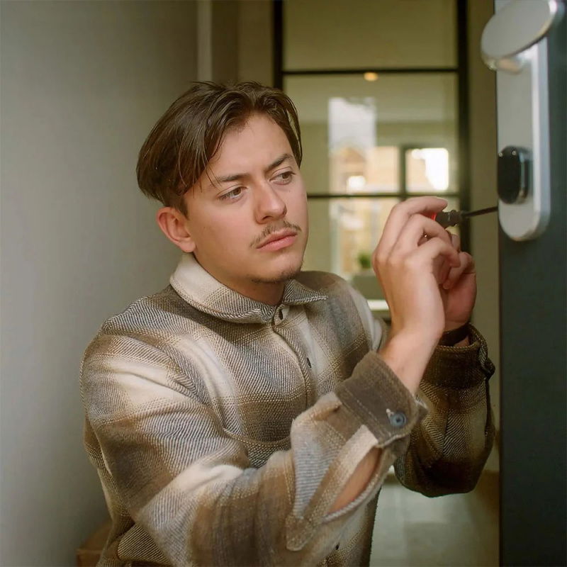 Shelly Inteligentny Zamek do Drzwi LOQED WiFi/BT (czarny)