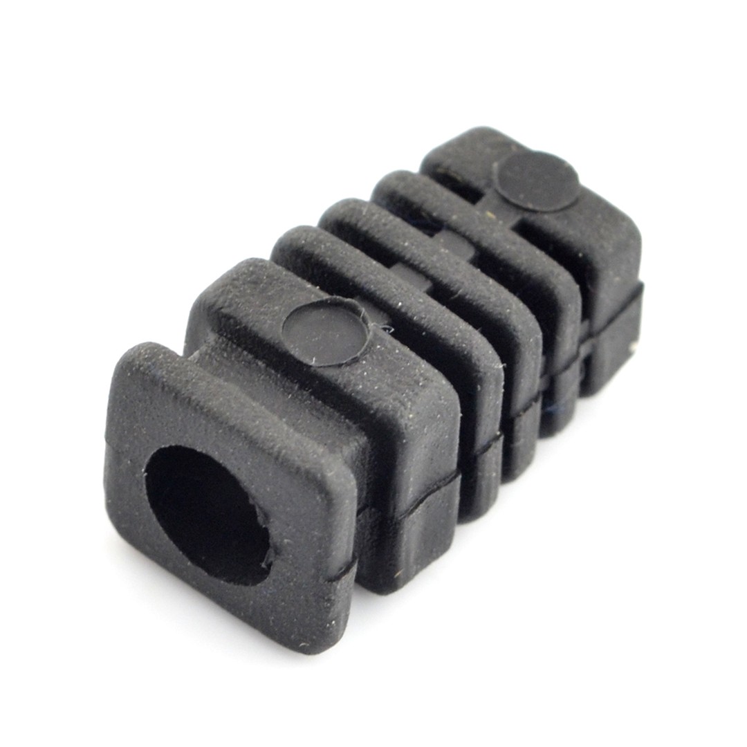 Eine Zugentlastung für ein schwarzes 7mm Kabel
