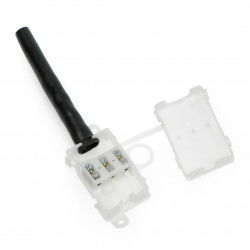 Ein 3-poliger 10A / 250V Elektrowürfel in einem Gehäuse mit Zugentlastung