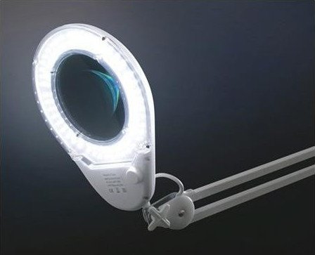 Lampe mit 3D-Lupe und LED-Hintergrundbeleuchtung