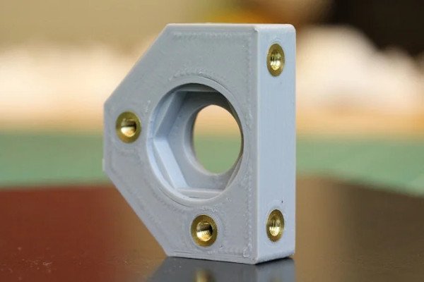 Element mit eingebetteten Fäden für den 3D-Druck