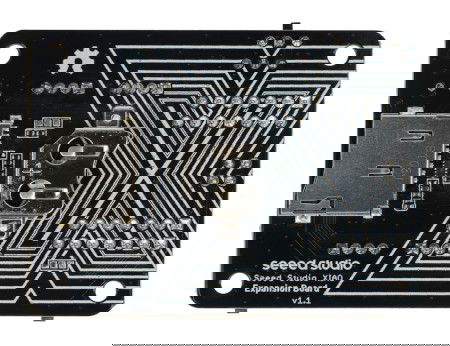 Steckplätze für eine microSD-Karte und eine CR1220-Batterie befinden sich auf der Rückseite der Platine.