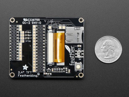 Auf der Rückseite des Panels befinden sich Pins in Form von GPIO-Pins, eine Buchse für eine microSD-Speicherkarte und eine RESET-Dienstprogrammtaste.