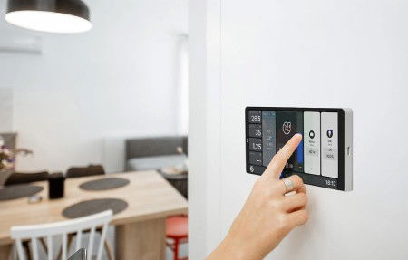 Shelly Wall Display X2 - inteligentny panel sterowania z przekaźnikiem 5 A i kolorowym wyświetlaczem WiFi / Bluetooth - biały