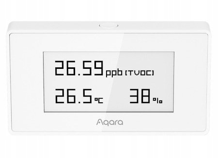 Weißer Luftqualitätssensor mit Display auf weißem Hintergrund.