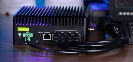 reComputer Industrial R2235-12 – Edge AI/IoT-NVR mit Raspberry Pi CM5 und Hailo-8 26 TOPS – 16 GB – Seeedstudio 100077451